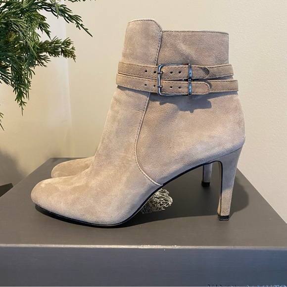 Vince Camuto Colins Bootie - Picture 2 of 7